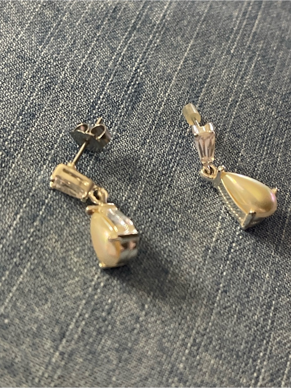 Pearl Teardrop Dangle Earrings in Cream and Silver